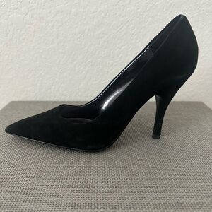 Never Worn Steve Madden Classic Black Suede Pumps